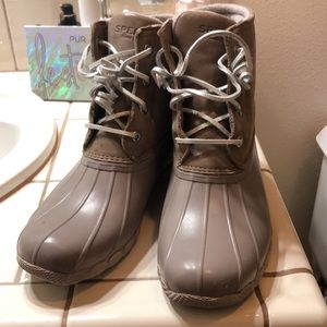 Speedy boots size 8